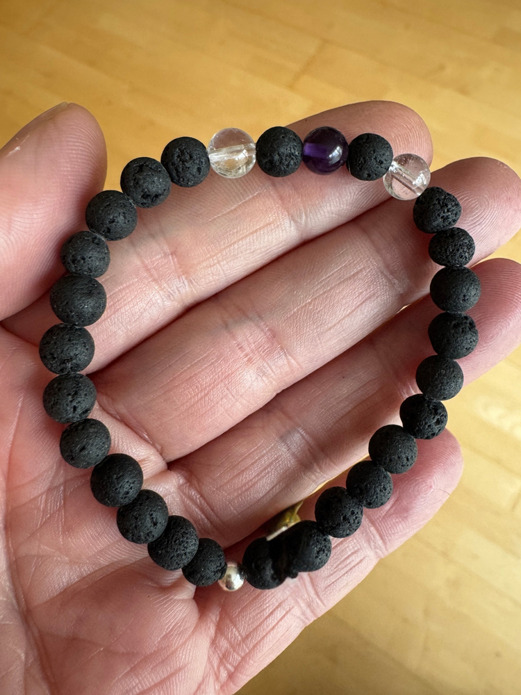 Edelsteinarmband Bergkristall mit Amethyst in Lava