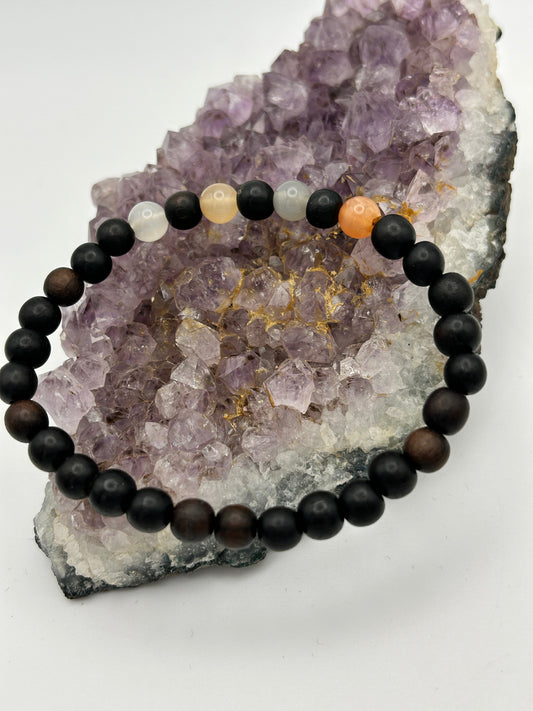 Hier habe ich für dich wundervolle Einzelstücke gezaubert, die aus Ebenholz- als auch Edelsteinperlen bestehen.